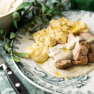 Solomillo al estilo roquefort con crema de patata